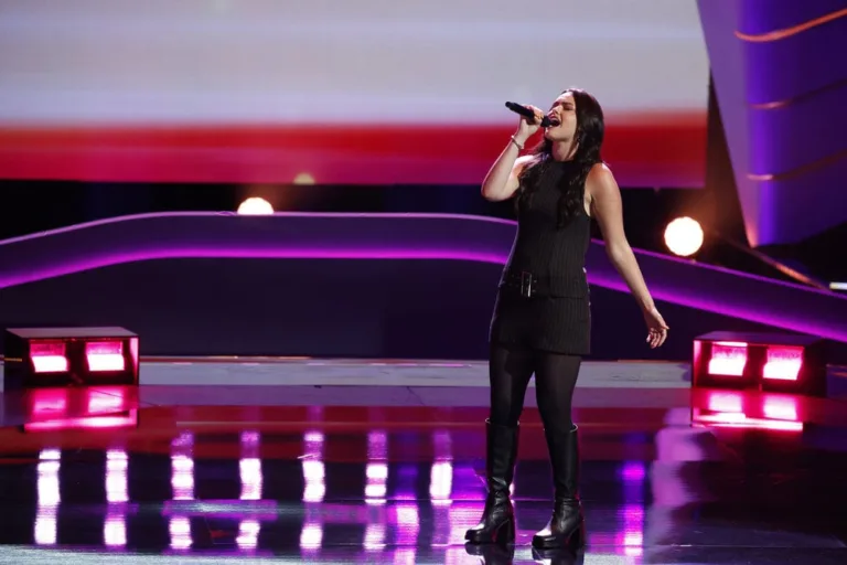 THE VOICE -- "Blind Auditions" Episode 3002 -- Pictured: Lexi Stephens -- (Photo by: Griffin Nagel/NBC)