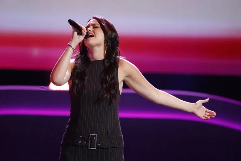 THE VOICE -- "Blind Auditions" Episode 3002 -- Pictured: Lexi Stephens -- (Photo by: Griffin Nagel/NBC)