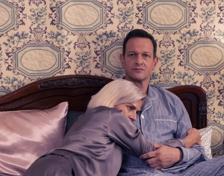 BEST MEDICINE Season 2 Episode 2 : L-R: Eliza Coupe and Josh Charles in the "Breakin' In Is Hard to Do" episode of BEST MEDICINE airing Tuesday, Sept. 29 (8:00-9:00 PM ET/PT) on FOX. © 2026 Fox Media LLC. CR: Danielle Mathias/FOX.