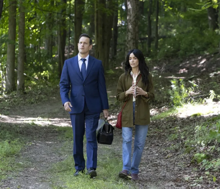BEST MEDICINE: L-R: Josh Charles and Abigail Spencer in the "Breakin' In Is Hard to Do" episode of BEST MEDICINE airing Tuesday, Sept. 29 (8:00-9:00 PM ET/PT) on FOX. © 2026 Fox Media LLC. CR: Danielle Mathias/FOX.