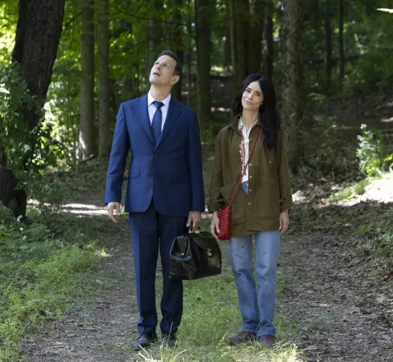 BEST MEDICINE Season 2 Episode 2: L-R: Josh Charles and Abigail Spencer in the "Breakin' In Is Hard to Do" episode of BEST MEDICINE airing Tuesday, Sept. 29 (8:00-9:00 PM ET/PT) on FOX. © 2026 Fox Media LLC. CR: Danielle Mathias/FOX.