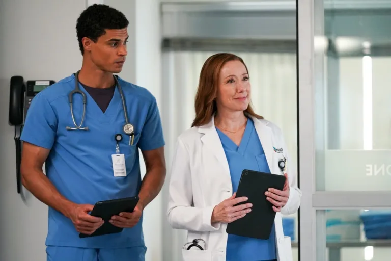 Doc Season 3 Episode 2 Ready Or Not L-R: Kolton Stewart and Molly Parker in the “Ready or Not" episode of DOC airing Tuesday, Sept. 29 (8:00-9:00 PM ET/PT) on FOX. CR: John Medland/FOX. ©2026 FOX Media LLC.