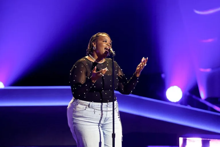 THE VOICE -- "Blind Auditions" Episode 3003 -- Pictured: Amanda Mikkel -- (Photo by: Griffin Nagel/NBC)