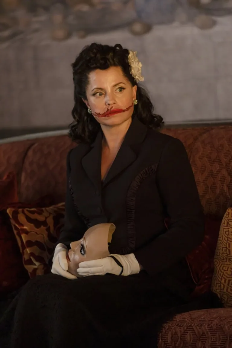 "FX's American Horror Story 13" -- Pictured: Mena Suvari as The Black Dahlia. CR: Eric Liebowitz/FX