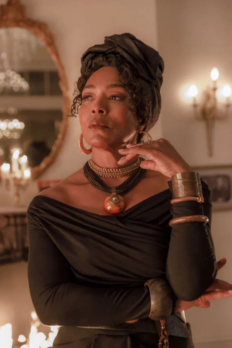FX's "American Horror Story 13" -- Pictured: CR:Angela Bassett as Marie Laveau. Eric Liebowitz/FX
