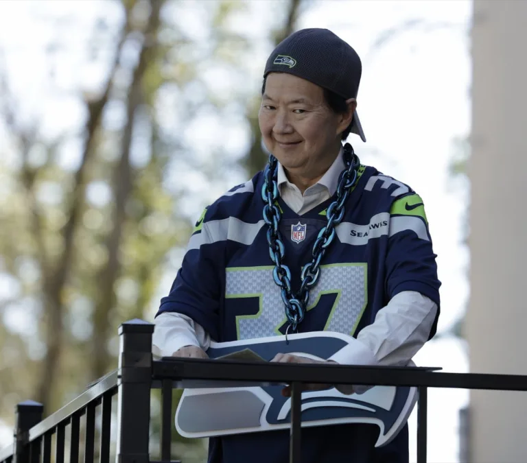 ANIMAL CONTROL Season 5 Episode 1 : Ken Jeong in the Season Five premiere episode of ANIMAL CONTROL. Frank leads the team in a work stoppage, but abandons his cause for the ultimate call - recovering the Seahawks’ missing mascot on the all-new “Seahawks and Piglets” episode of Animal Control airing Sunday, September 27 (8:30-9:00 PM ET/PT) on FOX. © 2026 Fox Media LLC. CR: Bettina Strauss/FOX.