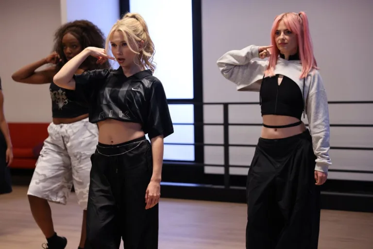 SATURDAY NIGHT LIVE -- Episode 1905 -- Pictured: (l-r) Saidah Belo-Osagie, Veronika Slowikowska, and Sarah Sherman during the "Dream Academy" sketch on Saturday, September 26, 2026 -- (Photo by: Cayden Reich/NBC)