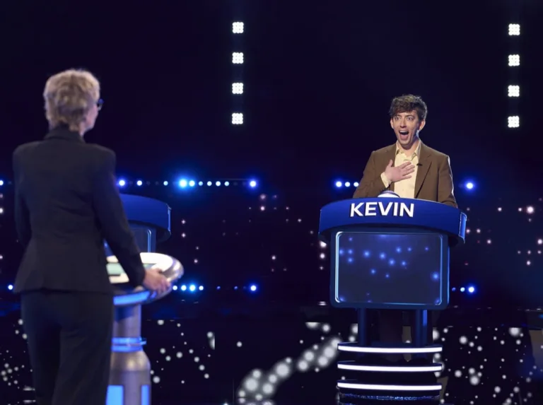 CELEBRITY WEAKEST LINK: L-R: Host Jane Lynch and Kevin McHale in the CELEBRITY WEAKEST LINK “8 More Degrees Of Jane” Season Premiere episode airing Monday, Sept. 28 (9:01-10:00 PM ET/PT) on FOX. © 2026 Fox Media LLC. CR: Tom Griscom/FOX.
