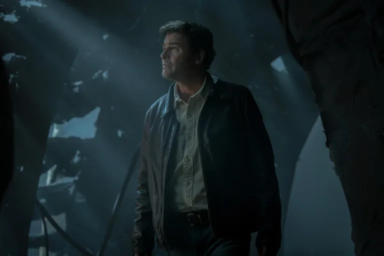 Kyle Chandler LANTERNS Season 1 Episode 7