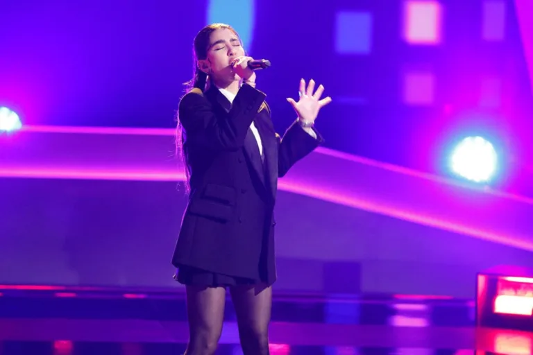 THE VOICE -- "Blind Auditions" Episode 3004 -- Pictured: Saade -- (Photo by: Griffin Nagel/NBC)