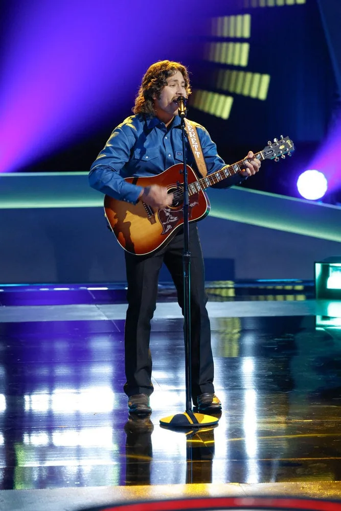 THE VOICE -- "Blind Auditions" Episode 3004 -- Pictured: Everett Bounds -- (Photo by: Griffin Nagel/NBC)