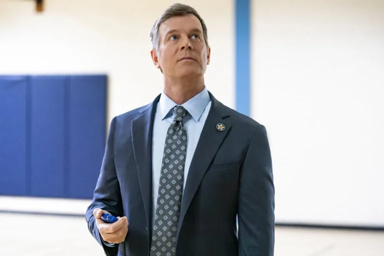 LINE OF FIRE -- "There are Two Wolves" Episode 103 -- Pictured: Peter Krause as Mike Hollingsworth -- (Photo by: Ralph Bavaro/NBC)