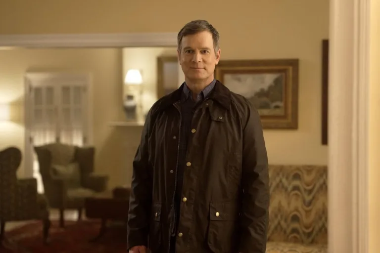 LINE OF FIRE -- "There are Two Wolves" Episode 103 -- Pictured: Peter Krause as Mike Hollingsworth -- (Photo by: Spencer Pazer/NBC)