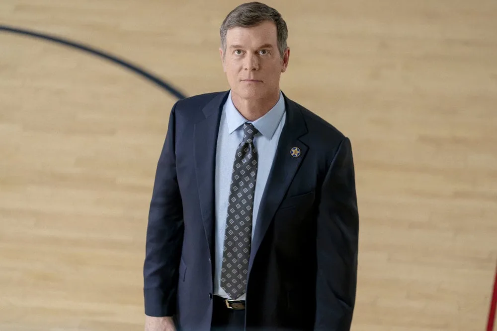 Line of Fire Season 1 Episode 3 -- "There are Two Wolves" Episode 103 -- Pictured: Peter Krause as Mike Hollingsworth -- (Photo by: Ralph Bavaro/NBC)