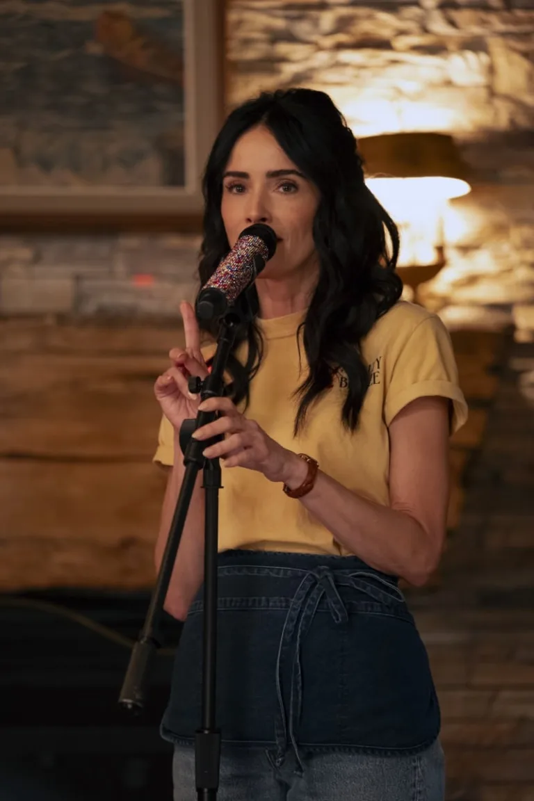 BEST MEDICINE: Abigail Spencer in the “Crate Expectations” episode of BEST MEDICINE airing Tuesday, October 6 (8:00-9:00 PM ET/PT) on FOX. © 2026 Fox Media LLC. CR: Francisco Roman/FOX.