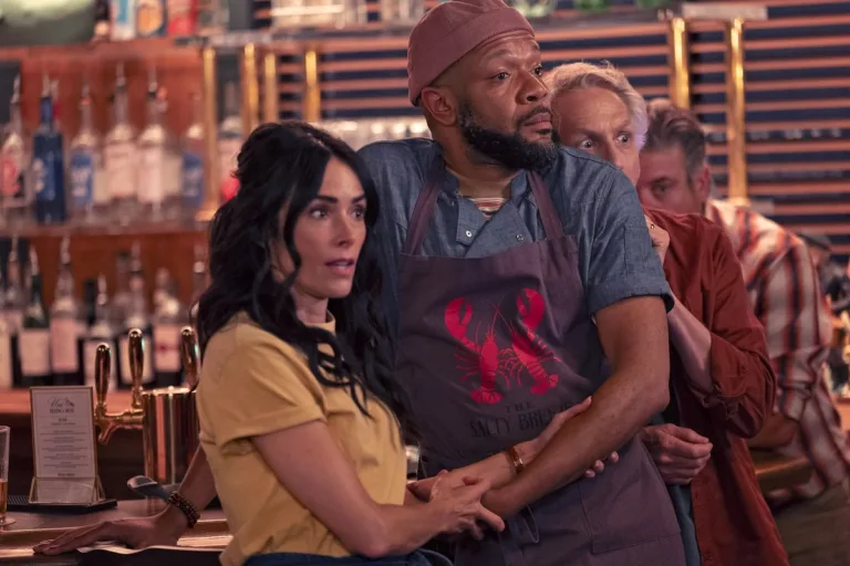 BEST MEDICINE: L-R: Abigail Spencer, Jason Veasey and Stephan Spinella in the “Crate Expectations” episode of BEST MEDICINE airing Tuesday, October 6 (8:00-9:00 PM ET/PT) on FOX. © 2026 Fox Media LLC. CR: Francisco Roman/FOX.