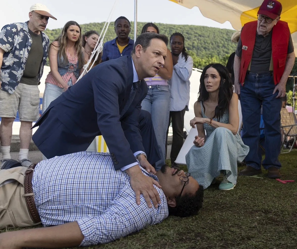 BEST MEDICINE Season 2 Episode 3 : L-R: Josh Charles and Abigail Spencer in the “Crate Expectations” episode of BEST MEDICINE airing Tuesday, October 6 (8:00-9:00 PM ET/PT) on FOX. © 2026 Fox Media LLC. CR: Francisco Roman/FOX.