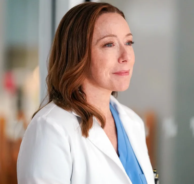 DOC Season 3 Episode 3 : Molly Parker in the “Ready or Not" episode of DOC airing Tuesday, Sept. 29 (8:00-9:00 PM ET/PT) on FOX. CR: John Medland/FOX. ©2026 FOX Media LLC.