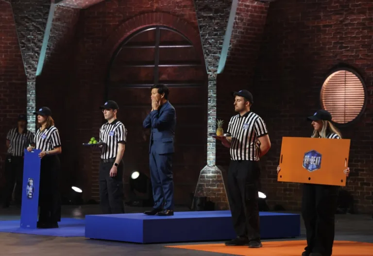 99 TO BEAT: Host Ken Jeong in the “Gloves are off” episode of 99 TO BEAT airing Wednesday, Sept. 30 (9:01-10:00 PM ET/PT) on FOX. © 2025 Fox Media LLC. CR: Justin Lynch/FOX.