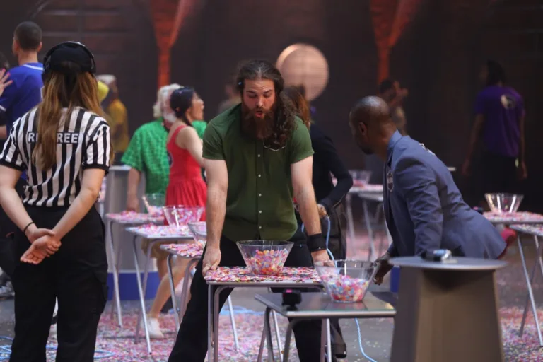 99 TO BEAT: Contestants in the “Gloves are off” episode of 99 TO BEAT airing Wednesday, Sept. 30 (9:01-10:00 PM ET/PT) on FOX. © 2025 Fox Media LLC. CR: Justin Lynch/FOX.