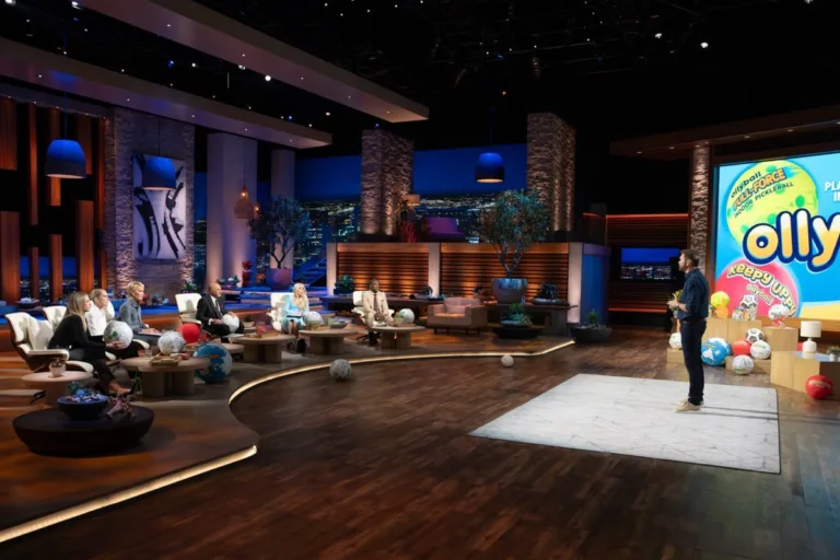 SHARK TANK - “Favorite Daughters” - Powerhouse producers and entrepreneurs Erin and Sara Foster join as guest Sharks. Business owners pitch an electric stroller wagon that takes the load off parents, a kelp facial oil for a nourished glow and a plastic-free liner for leggings. WEDNESDAY, SEPT. 30 (10:01-11:00 p.m. EDT) on ABC. (Disney/Daniel Delgado Jr.) 
SARA FOSTER, ERIN FOSTER, BARBARA CORCORAN, KEVIN O'LEARY, LORI GREINER, RASHAUN WILLIAMS, JOE BURKE