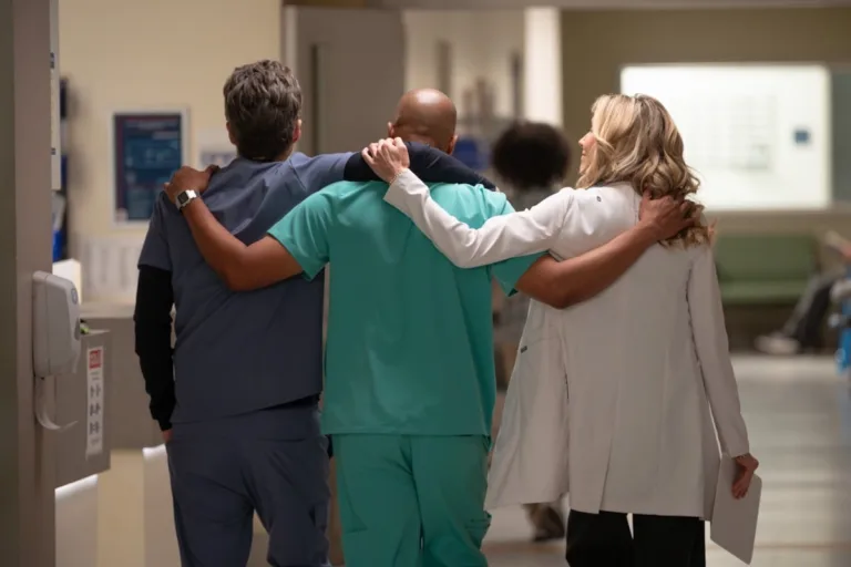 SCRUBS - “My Mentee” - J.D. attempts an insurance workaround, creating tension with his new mentee. Meanwhile, Elliot tries to guide Tosh’s specialty choices, and Turk flexes his own skills as a mentor. WEDNESDAY, SEPT. 30 (8:31-9:02 p.m. EDT) on ABC. (Disney/Sergei Bachlakov) 
SCRUBS