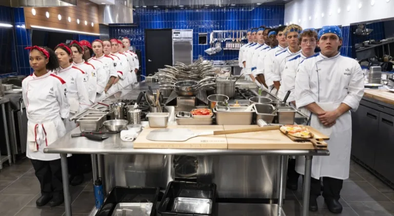 HELL'S KITCHEN: CONTESTANTS in the "Tale of Two Kitchens"  episode of HELL’S KITCHEN airing Thursday, October. 1 (8:00- 9:01PM ET/PT) on FOX. CR: Jeff Neira / FOX. ©2026 FOX Media LLC.