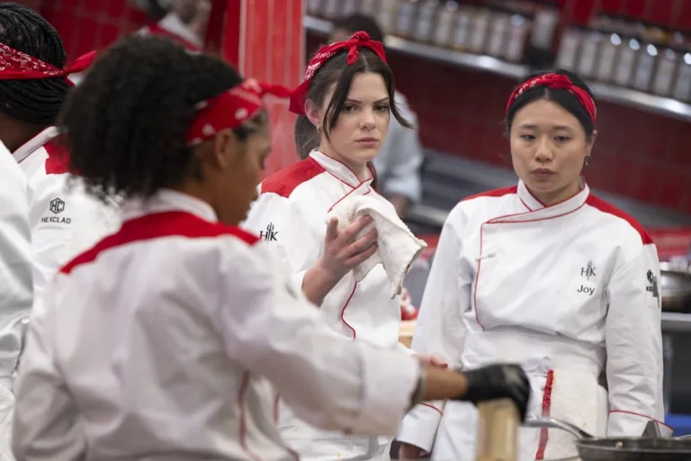 HELL'S KITCHEN: CONTESTANTS in the "Tale of Two Kitchens"  episode of HELL’S KITCHEN airing Thursday, October. 1 (8:00- 9:01PM ET/PT) on FOX. CR: Jeff Neira / FOX. ©2026 FOX Media LLC.