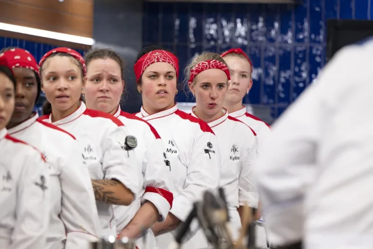 HELL'S KITCHEN: CONTESTANTS in the "Tale of Two Kitchens"  episode of HELL’S KITCHEN airing Thursday, October. 1 (8:00- 9:01PM ET/PT) on FOX. CR: Jeff Neira / FOX. ©2026 FOX Media LLC.