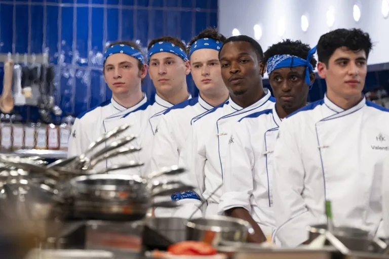 HELL'S KITCHEN: CONTESTANTS in the "Tale of Two Kitchens"  episode of HELL’S KITCHEN airing Thursday, October. 1 (8:00- 9:01PM ET/PT) on FOX. CR: Jeff Neira / FOX. ©2026 FOX Media LLC.