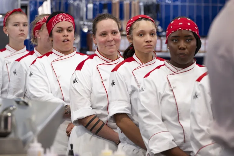 HELL'S KITCHEN: CONTESTANTS in the "Tale of Two Kitchens"  episode of HELL’S KITCHEN airing Thursday, October. 1 (8:00- 9:01PM ET/PT) on FOX. CR: Jeff Neira / FOX. ©2026 FOX Media LLC.