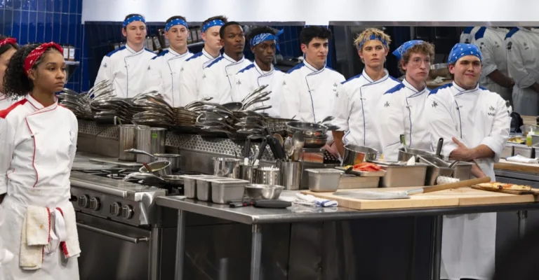 HELL'S KITCHEN: CONTESTANTS in the "Tale of Two Kitchens"  episode of HELL’S KITCHEN airing Thursday, October. 1 (8:00- 9:01PM ET/PT) on FOX. CR: Jeff Neira / FOX. ©2026 FOX Media LLC.