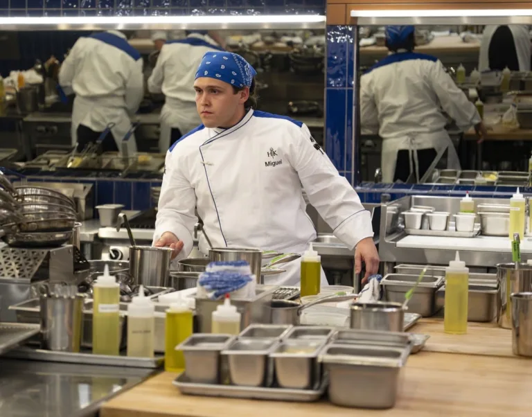 HELL'S KITCHEN: CONTESTANTS in the "Tale of Two Kitchens"  episode of HELL’S KITCHEN airing Thursday, October. 1 (8:00- 9:01PM ET/PT) on FOX. CR: Jeff Neira / FOX. ©2026 FOX Media LLC.