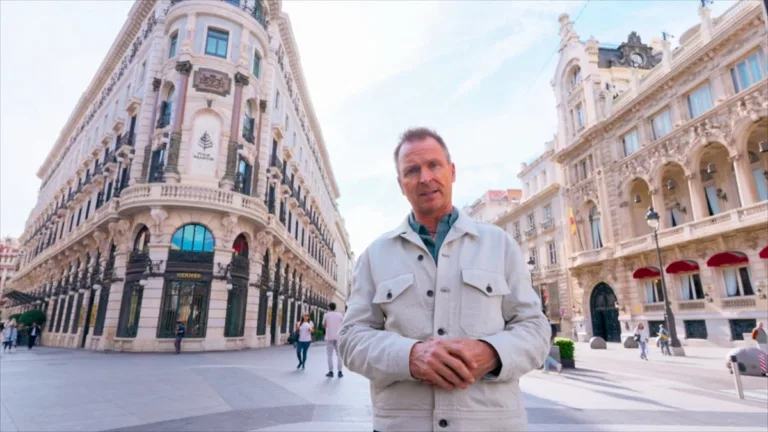 “Are Tomatoes Good for Skin Care?” -- Coverage of the CBS Original Series THE AMAZING RACE, scheduled to air on Thursday, Oct. 1 (9:30-11:00 PM, ET/PT) Pictured: Phil Keoghan Photo: CBS ©2026 CBS Broadcasting, Inc. All Rights Reserved. Highest quality screengrab available.