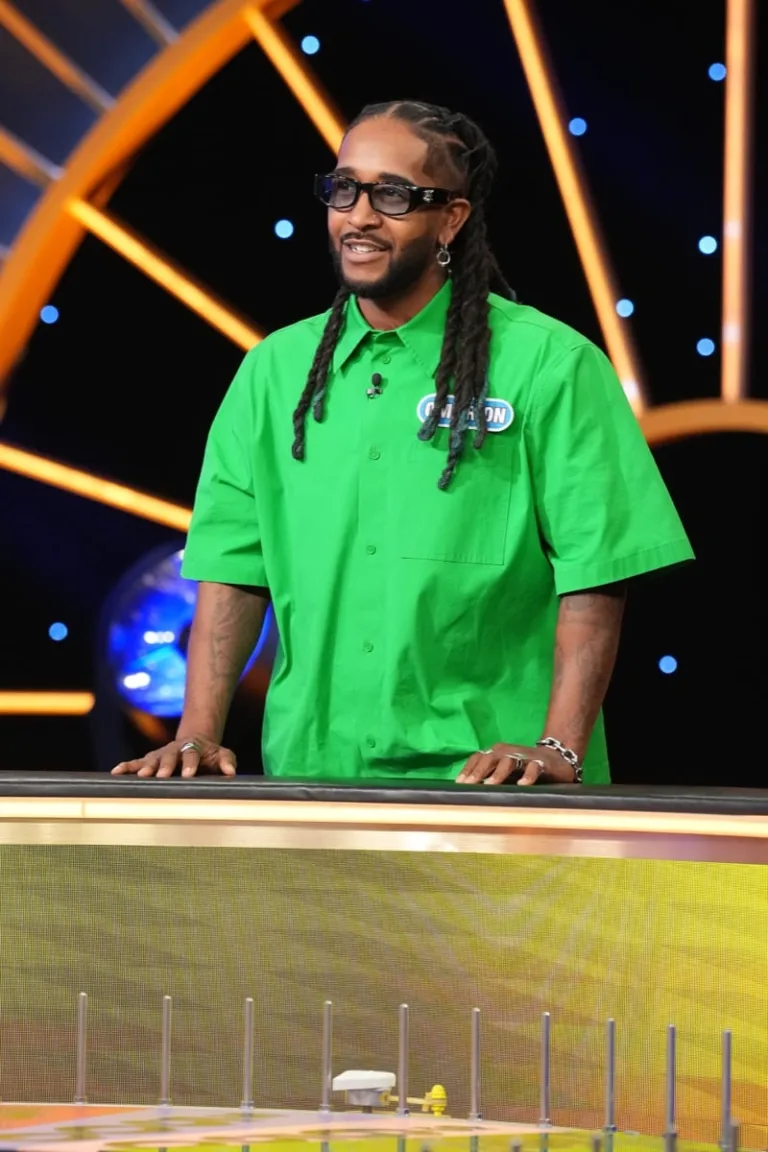 CELEBRITY WHEEL OF FORTUNE - “Gillian Jacobs, Omarion & Matt Iseman” - “Celebrity Wheel of Fortune,” hosted by Ryan Seacrest and Vanna White, welcomes Gillian Jacobs, Omarion and Matt Iseman to spin the world’s most famous wheel in hopes of winning big money for the charity of their choice. FRIDAY, OCT. 2 (8:00-9:00 p.m. EDT) on ABC. (Disney/Eric McCandless) 
OMARION