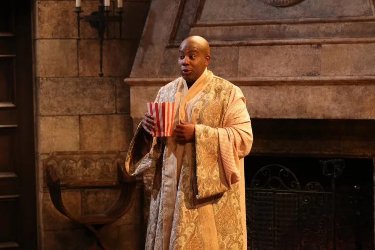 SATURDAY NIGHT LIVE -- Episode 1906 -- Pictured: Kenan Thompson during the "Throne of the Dragonborn" sketch on Saturday, October 3, 2026 -- (Photo by: Will Heath/NBC)