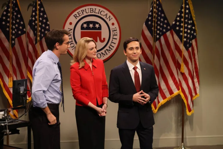 SATURDAY NIGHT LIVE -- Episode 1906 -- Pictured: (l-r) Andrew Dismukes and Ashley Padilla as political aid, and Marcello Hernández as Marco Rubio during the "Midterm Ads Cold Open" on Saturday, October 3, 2026 -- (Photo by: Will Heath/NBC)