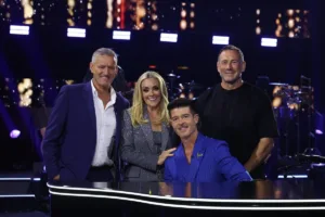 Special Forces stars Billy Billingham and Jason "Foxy" Fox posing at the piano with host Jane Krakowski and bandleader Robin Thicke on Name That Tune Season 6 Episode 3.