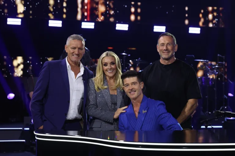 Special Forces stars Billy Billingham and Jason "Foxy" Fox posing at the piano with host Jane Krakowski and bandleader Robin Thicke on Name That Tune Season 6 Episode 3.