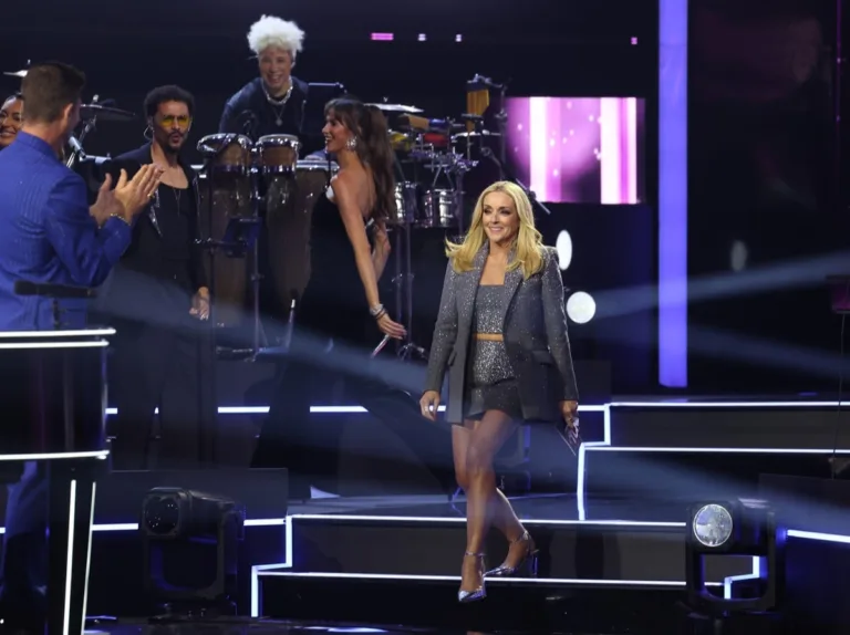 Host Jane Krakowski on stage during Name That Tune Season 6.