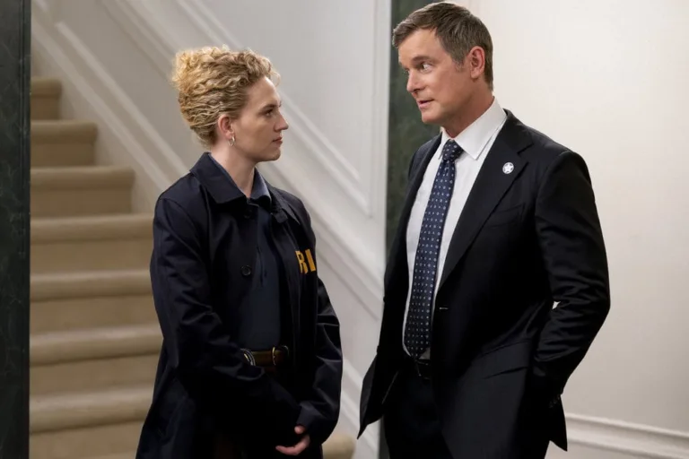LINE OF FIRE Season 1 Episode 4 -- "Paper Trail" Episode 104 -- Pictured: (l-r) Kat Cunning as Clare Hollingsworth, Peter Krause as Mike Hollingsworth -- (Photo by: Ralph Bavaro/NBC)