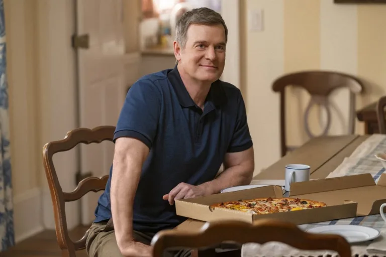 LINE OF FIRE Season 1 Episode 4 -- "Paper Trail" Episode 104 -- Pictured: Peter Krause as Mike Hollingsworth -- (Photo by: Ralph Bavaro/NBC)