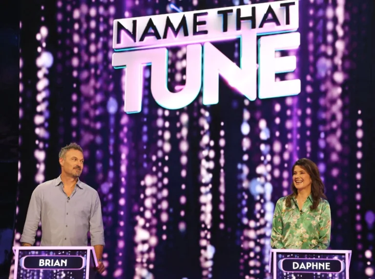 NAME THAT TUNE Season 6 Episode 4 : L-R: Brian Austin Green and Daphne Zuniga in the "It's a '90s Halloween" episode of NAME THAT TUNE airing Monday, OCT. 12 (8:00-9:00 PM ET/PT) on FOX. CR: Lorraine O'Sullivan/FOX. ©2026 FOX Media LLC.