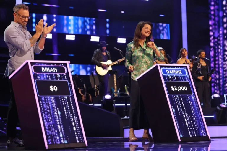 NAME THAT TUNE: L-R: Brian Austin Green and Daphne Zuniga in the "It's a '90s Halloween" episode of NAME THAT TUNE airing Monday, OCT. 12 (8:00-9:00 PM ET/PT) on FOX. CR: Lorraine O'Sullivan/FOX. ©2026 FOX Media LLC.