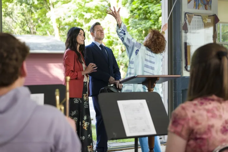 BEST MEDICINE: L-R: Abigail Spencer and Josh Charles in the “No Place Like Om” episode of BEST MEDICINE airing Tuesday, October 13 (8:00-9:00 PM ET/PT) on FOX. © 2026 Fox Media LLC. CR: Francisco Roman/FOX.