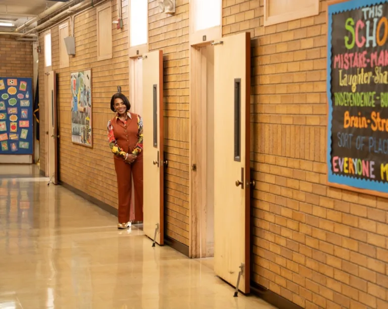 ABBOTT ELEMENTARY Season 6 Episode 2 - “Check-Ins” - Gregory juggles the demands of his two roles, while Jacob and Melissa struggle to compromise. Meanwhile, Barbara manages a delicate situation with a student, and Janine checks in with Courtney. WEDNESDAY, OCT. 14 (8:30-9:02 p.m. EDT) on ABC. (Disney/Gilles Mingasson) 
SHERYL LEE RALPH