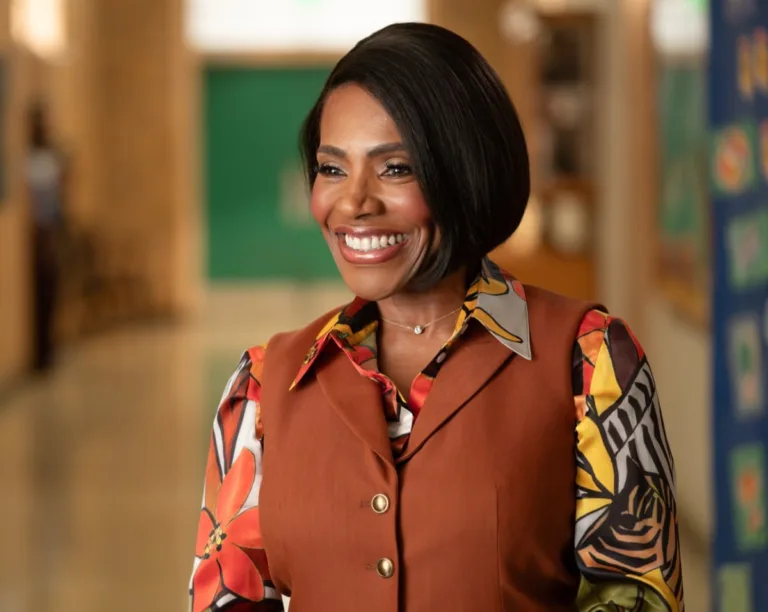 ABBOTT ELEMENTARY Season 6 Episode 2 - “Check-Ins” - Gregory juggles the demands of his two roles, while Jacob and Melissa struggle to compromise. Meanwhile, Barbara manages a delicate situation with a student, and Janine checks in with Courtney. WEDNESDAY, OCT. 14 (8:30-9:02 p.m. EDT) on ABC. (Disney/Gilles Mingasson) 
SHERYL LEE RALPH