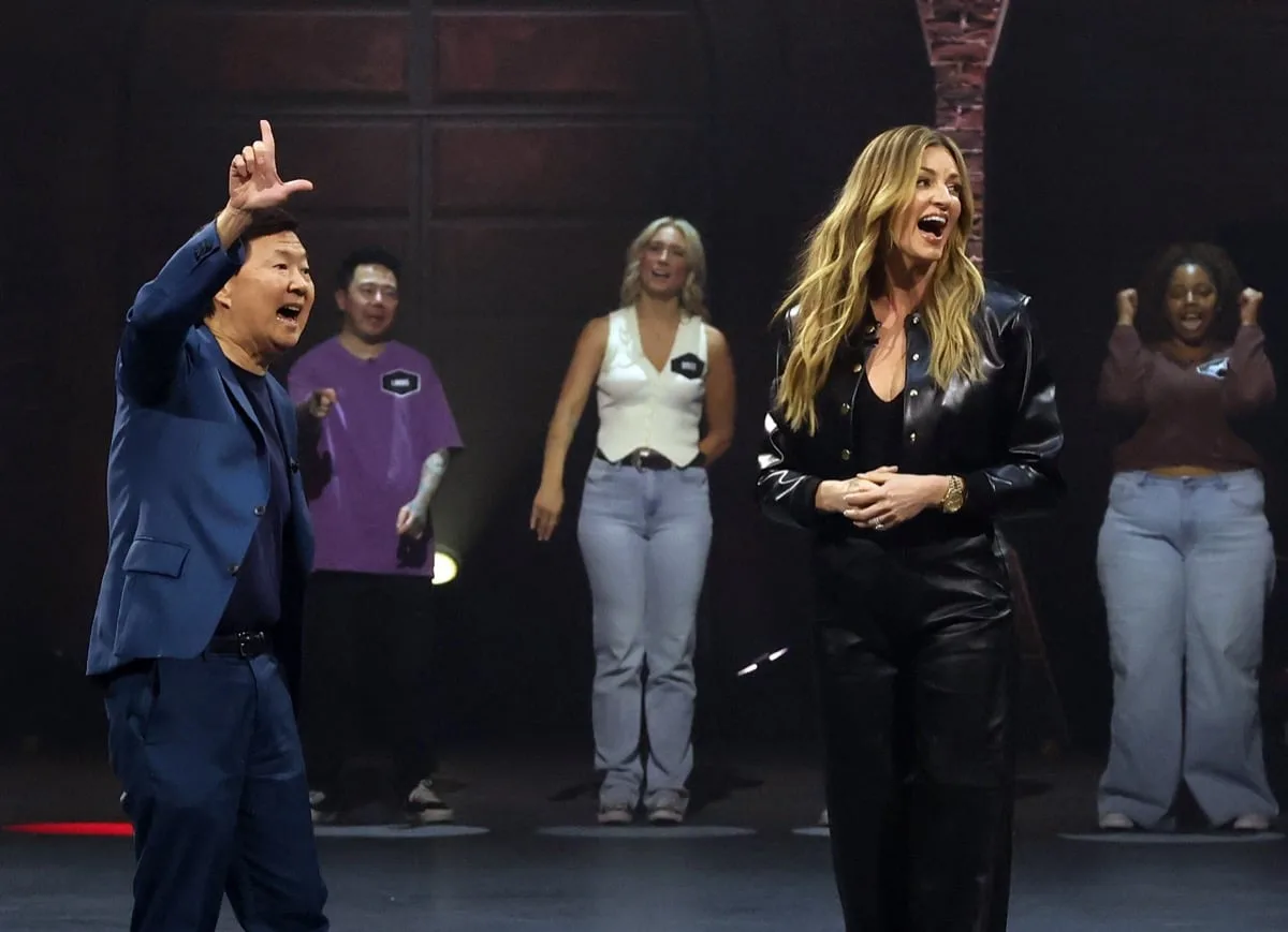 99 TO BEAT Season 2 Episode 4 : L-R: Ken Jeong and Erin Andrews in the “It’s All About The Balance” episode of 99 TO BEAT airing Wednesday, Oct. 14 (9:00-10:00 PM ET/PT) on FOX. CR: FOX. ©2026 FOX Media LLC.