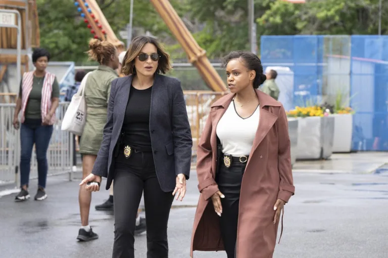 LAW & ORDER SVU Season 28 Episode 2  -- "Midway" Episode 28002 -- Pictured: Mariska Hargitay as Capt. Olivia Benson, Aimé Donna Curry as Capt. Renee Kelly -- (Photo by: Virginia Sherwood/NBC)