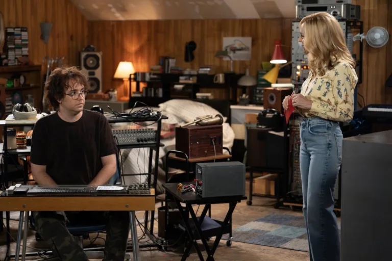 “A Serious Journalist and Your Brain on Drugs” – CBS Original Series GEORGIE & MANDY’S FIRST MARRIAGE, Scheduled to air on Thursday, October 15th (8:00-8:31 PM, ET/PT) on the CBS Television Network. Pictured (L-R): Dougie Baldwin as Connor, Rachel Bay Jones as Audrey Photo: Troy Harvey/CBS/Warner Bros. © 2026 CBS Broadcasting Inc. All Rights Reserved.